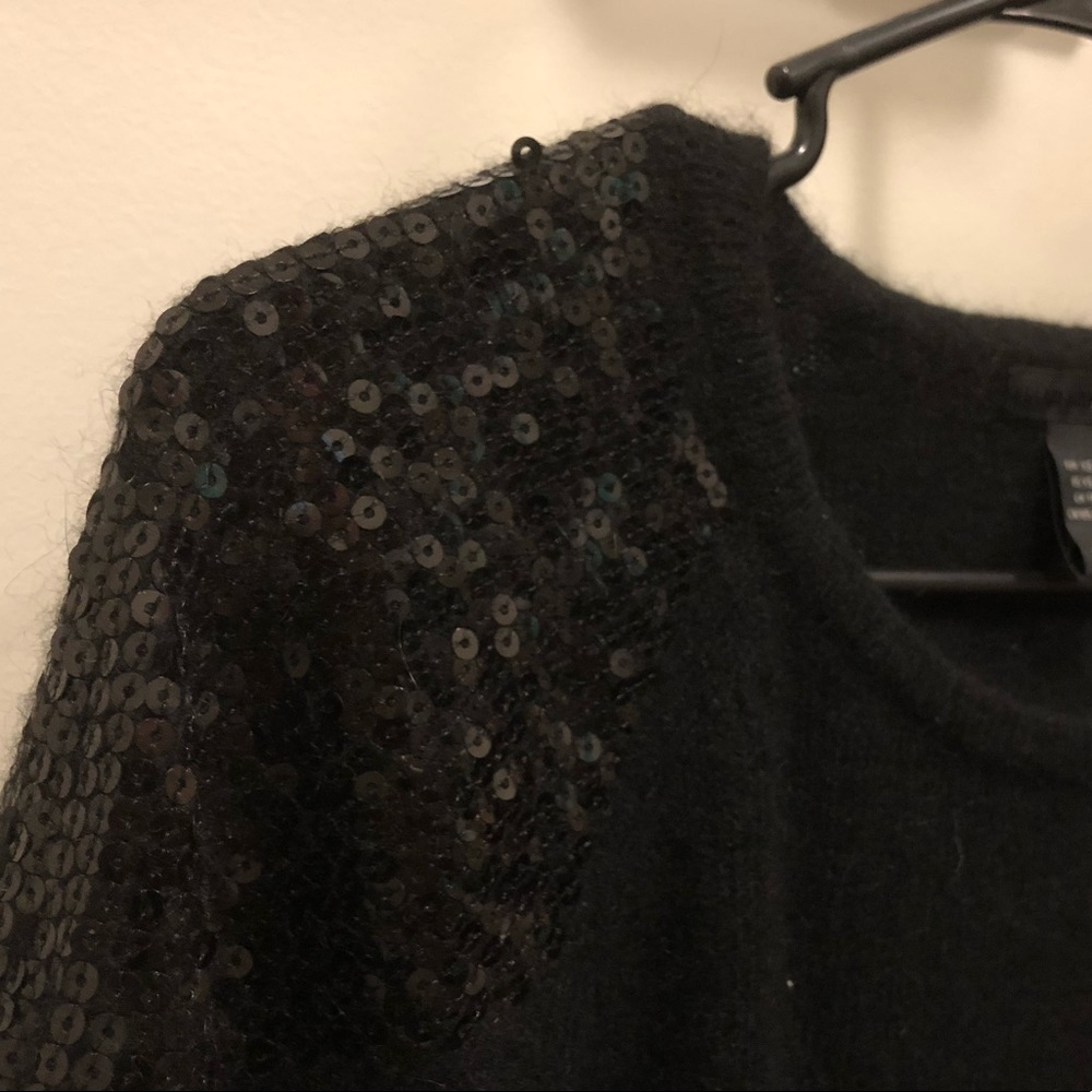 Black sweater with a touch of gliter